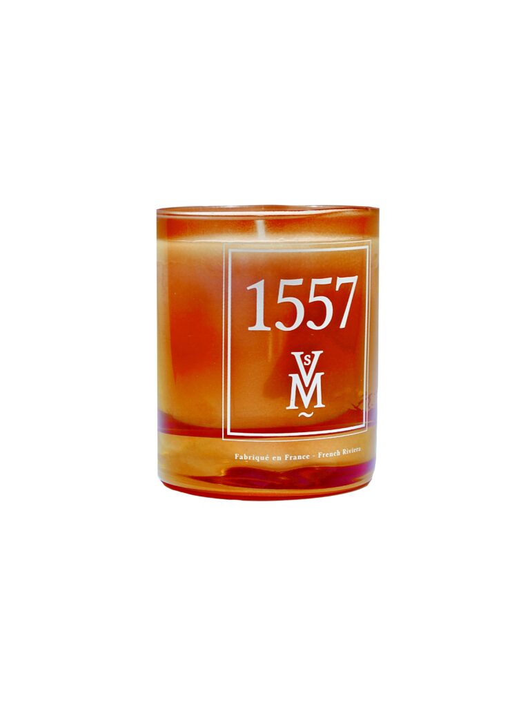 Bougie 1557 Rouge - 35€ - sur le verre une impression 1557 et le logo de Villefranche-sur-Mer encadrés